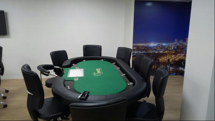 Live Poker Table